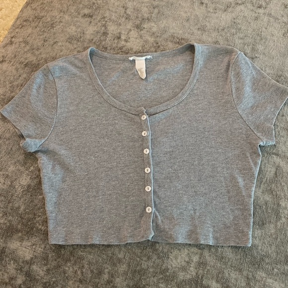 Full Tilt Tops - Full Tilt/Pac Sun size XL ribbed cropped button up gray top. {230}